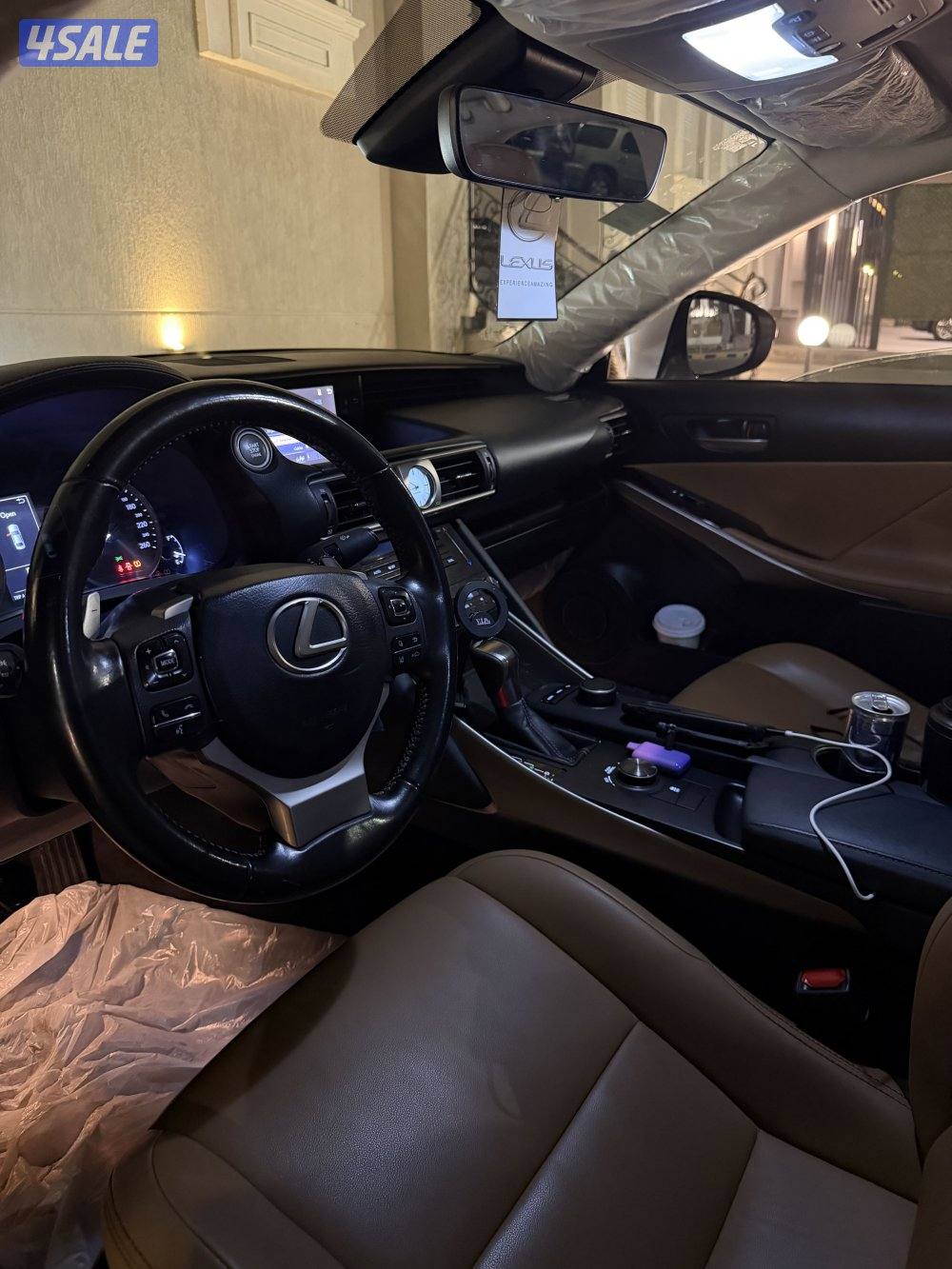 للبيع لكزس 2017 ماشيه 1016