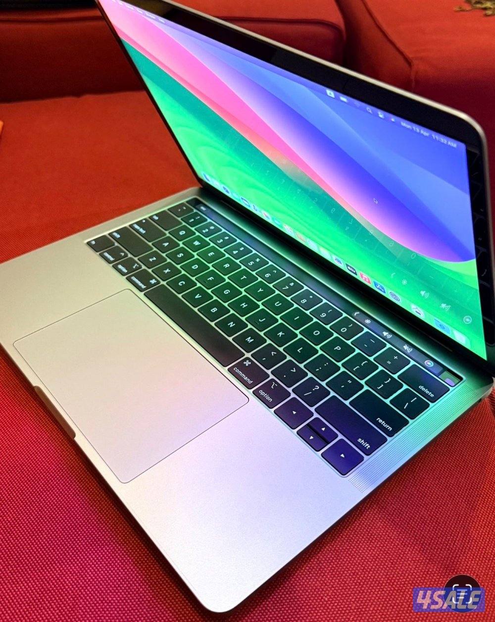 MacBook Pro with Touch Bar, excellent condition, 13.3”, 8GB Ram,256gb2