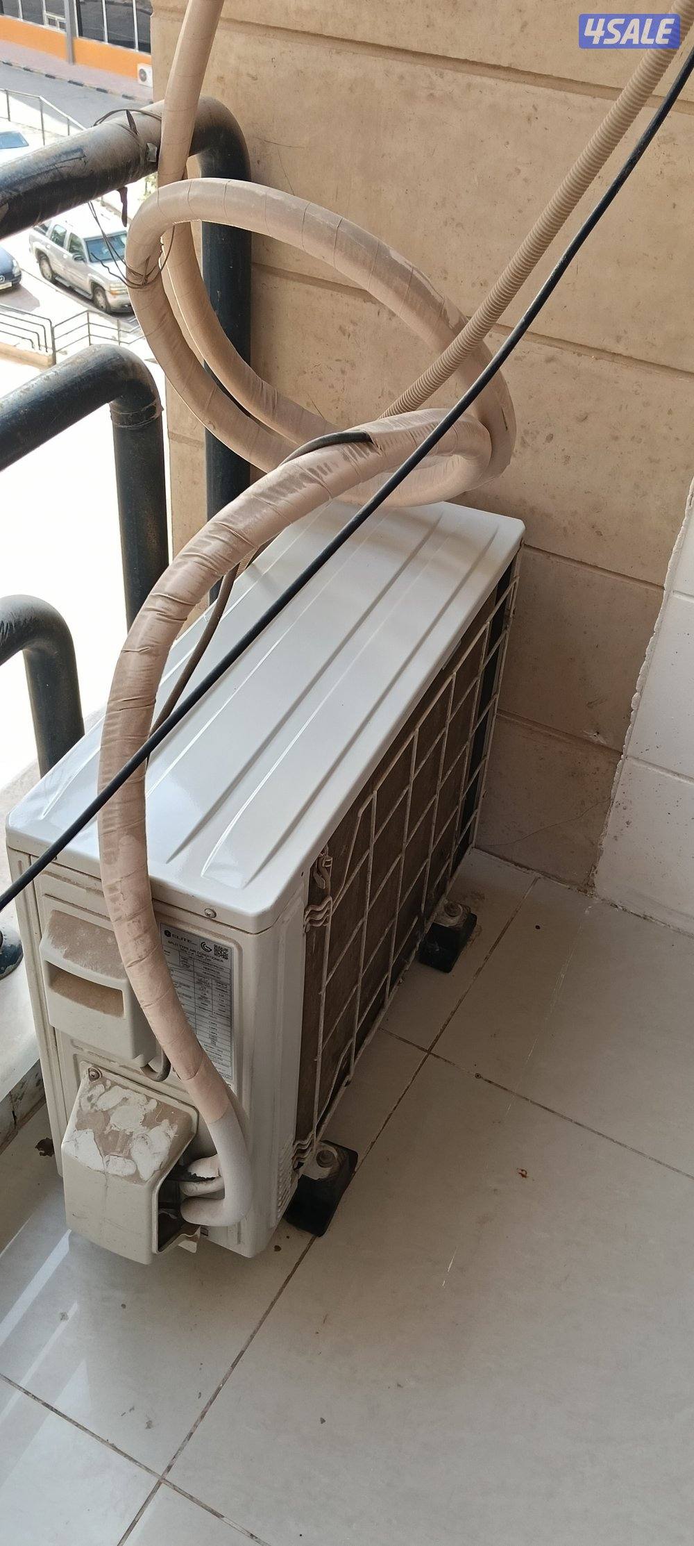 للبيع وحده تكييف وع شباك المونيوم  وفريم2