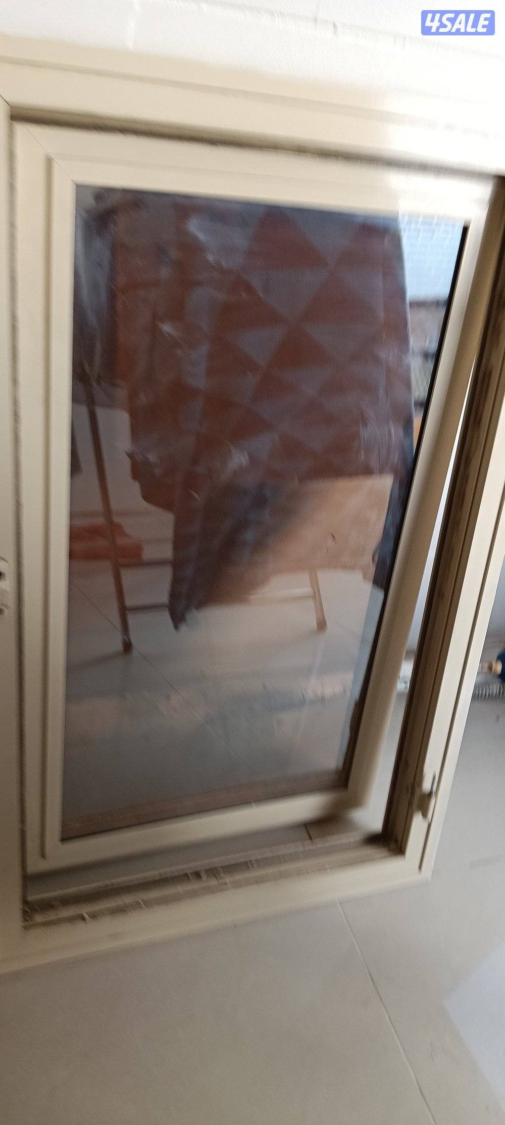 للبيع وحده تكييف وع شباك المونيوم  وفريم5