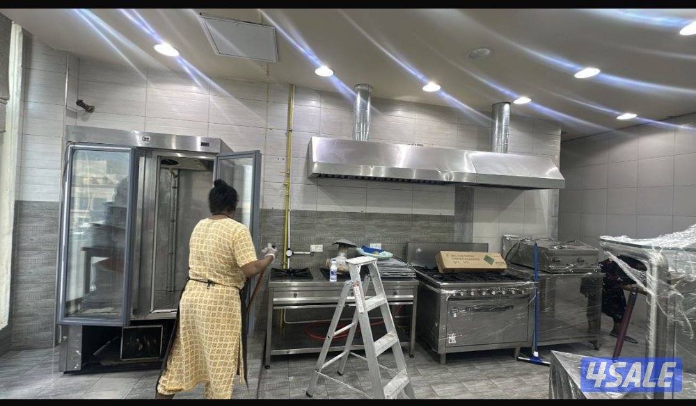مطبخ مركزي مجهز بالمعدات و جميع الرخص في أسواق القرين0