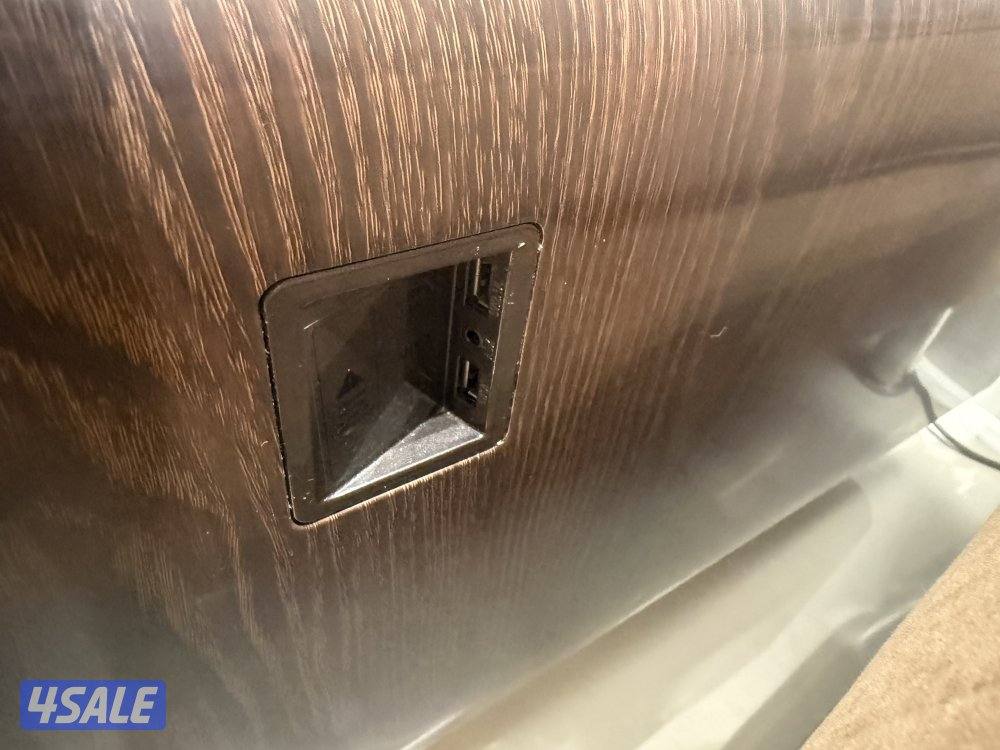 الحجم كبير طاووله فيها usp وبلوتووث استعمال نظيف2