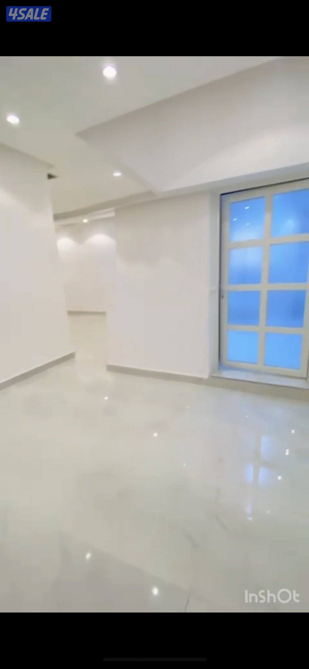 شقة مكونه من ٣ غرف وحدة من الغرف ماستر صاله ومطبخ وحمامين مصعد وسنترال1