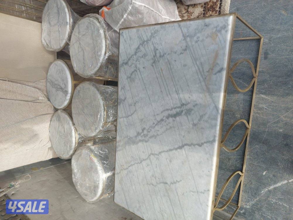 ركنه ٦ متر حاله ممتاذه وكنسول و٦ طاولات دائريه وطاوله وسط رخام حاله مم0