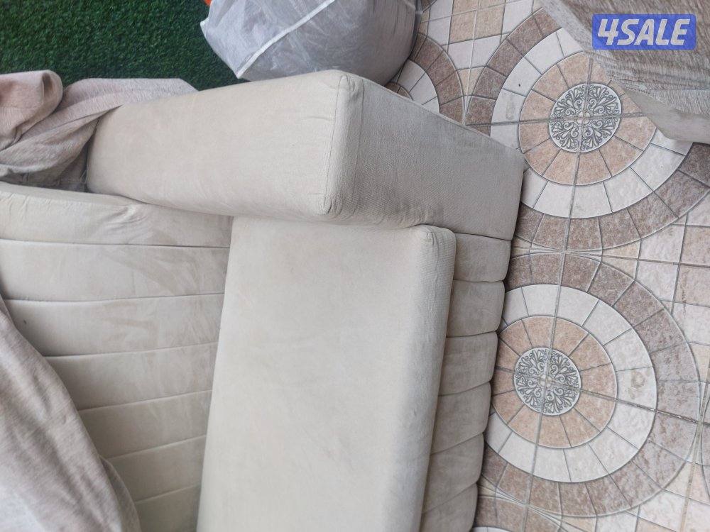 ركنه ٦ متر حاله ممتاذه وكنسول و٦ طاولات دائريه وطاوله وسط رخام حاله مم1