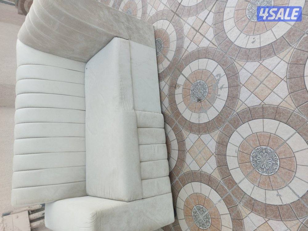 ركنه ٦ متر حاله ممتاذه وكنسول و٦ طاولات دائريه وطاوله وسط رخام حاله مم2