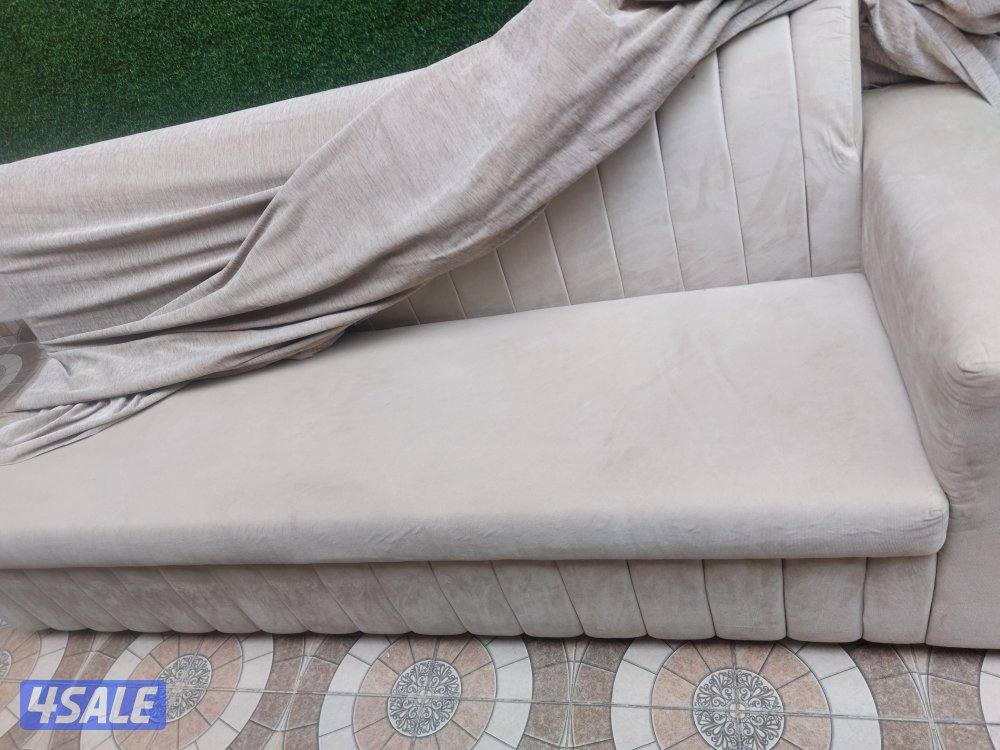 ركنه ٦ متر حاله ممتاذه وكنسول و٦ طاولات دائريه وطاوله وسط رخام حاله مم4