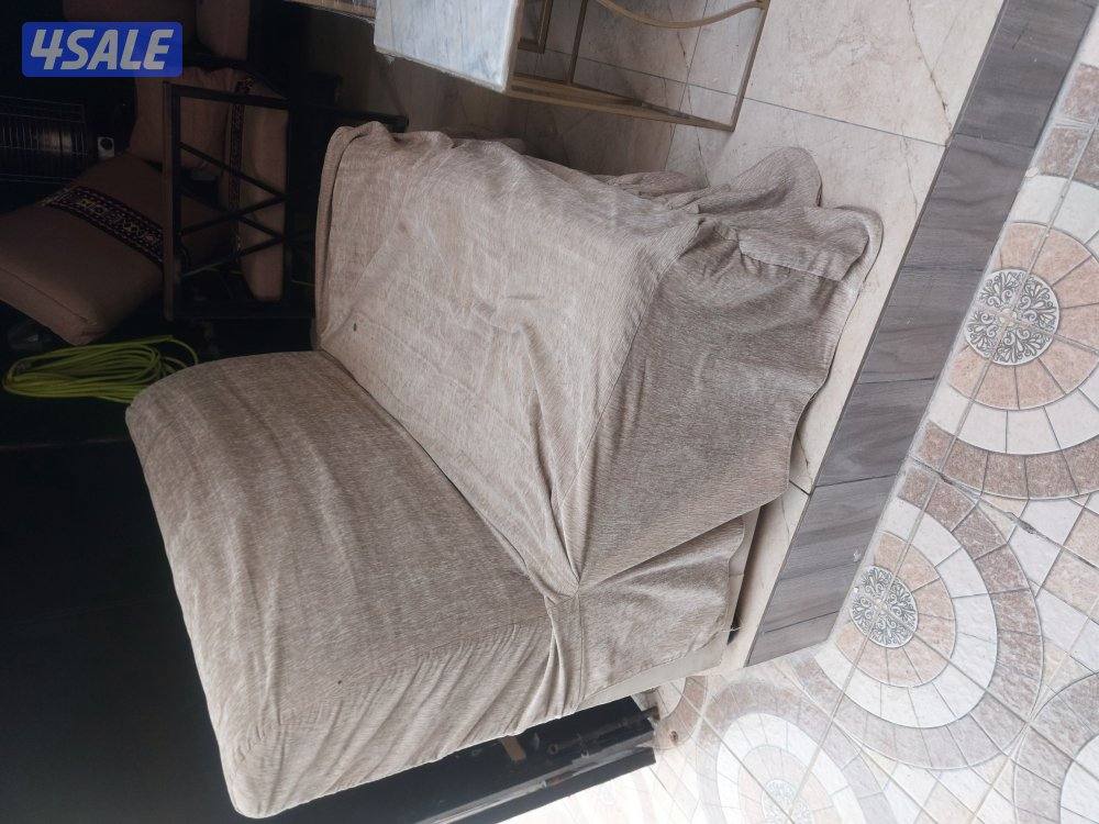 ركنه ٦ متر حاله ممتاذه وكنسول و٦ طاولات دائريه وطاوله وسط رخام حاله مم5