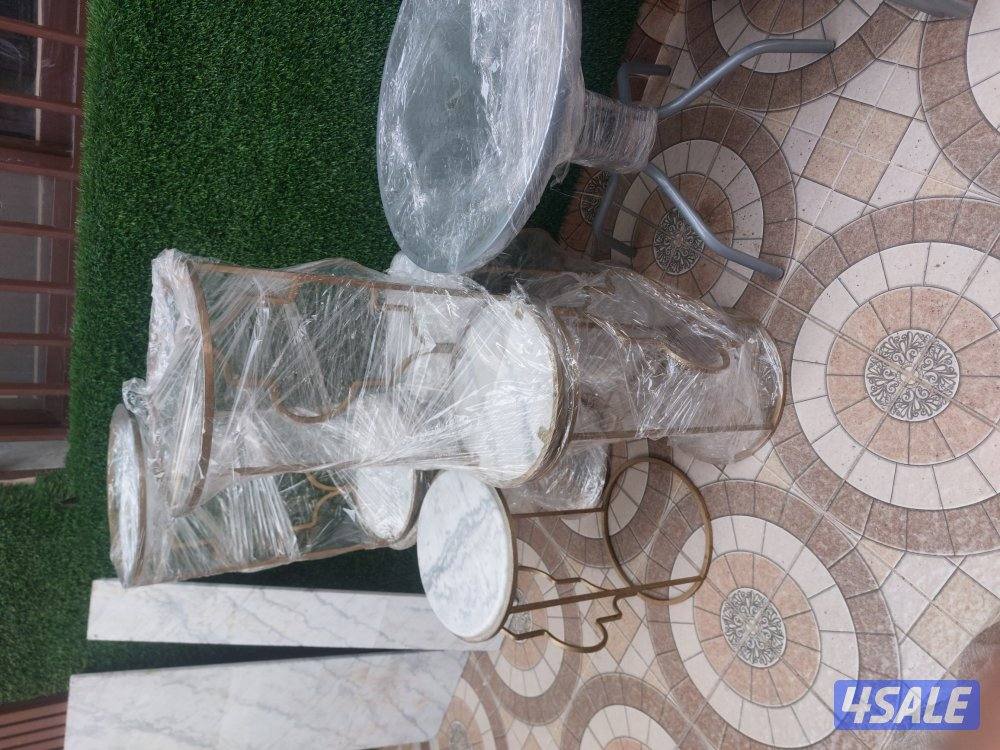 ركنه ٦ متر حاله ممتاذه وكنسول و٦ طاولات دائريه وطاوله وسط رخام حاله مم7