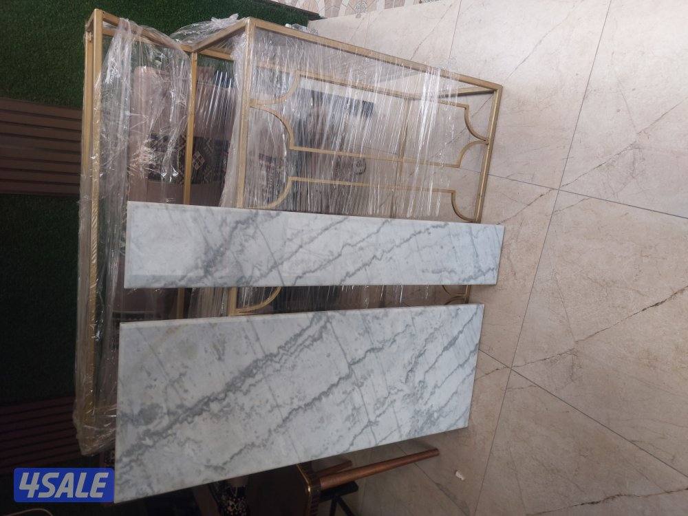 ركنه ٦ متر حاله ممتاذه وكنسول و٦ طاولات دائريه وطاوله وسط رخام حاله مم8