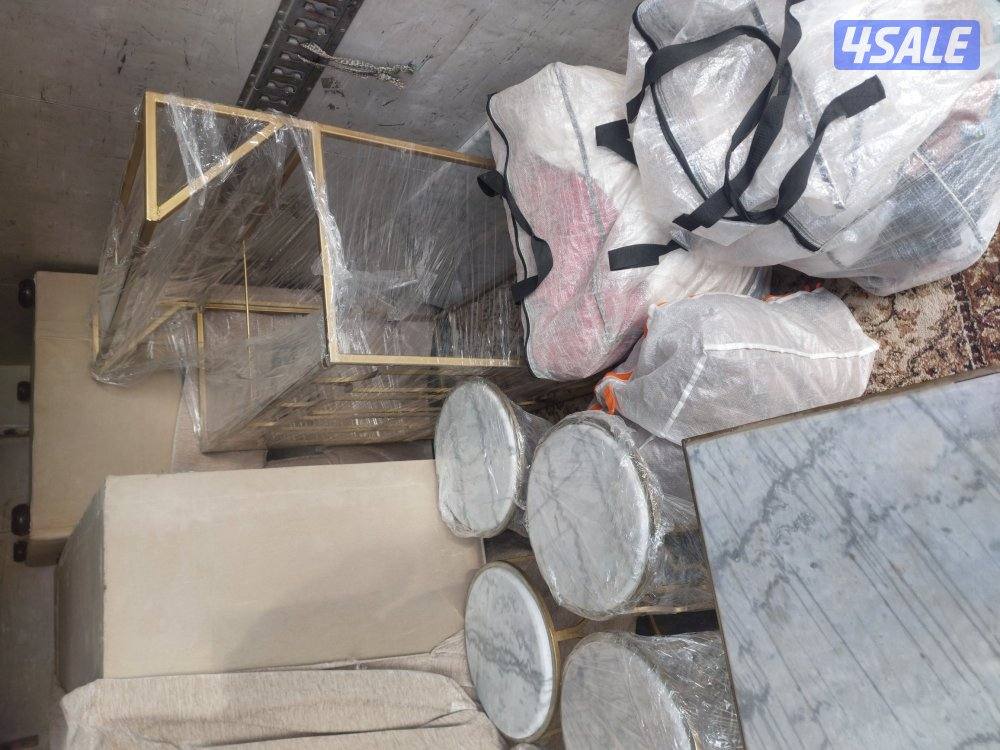 ركنه ٦ متر حاله ممتاذه وكنسول و٦ طاولات دائريه وطاوله وسط رخام حاله مم9