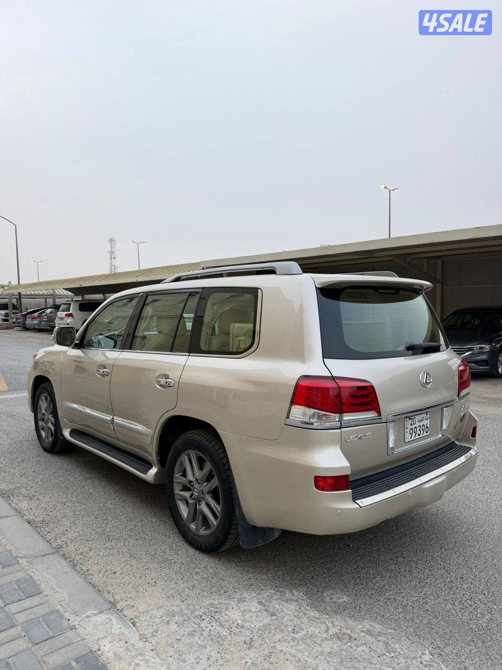 لكزس LX570 ٢٠١٣ الساير عداد ٤٠٠ ألف شرط الفحص صبغ وكاله ماعدا قطعه2