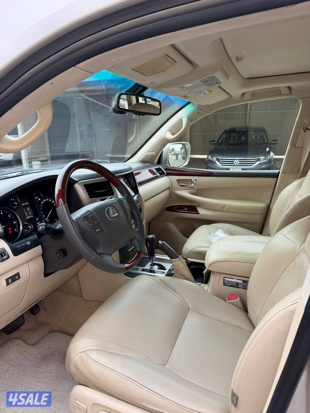 لكزس LX570 ٢٠١٣ الساير عداد ٤٠٠ ألف شرط الفحص صبغ وكاله ماعدا قطعه5