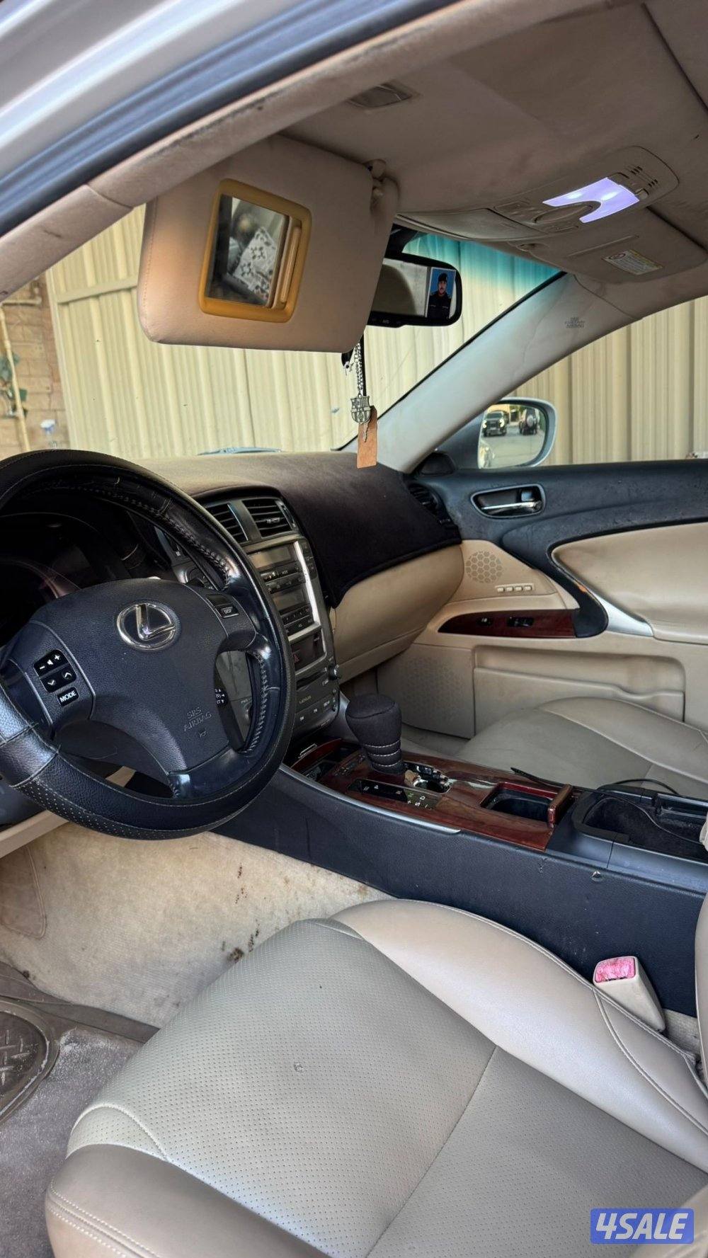 لكزس is300 موديل 20084
