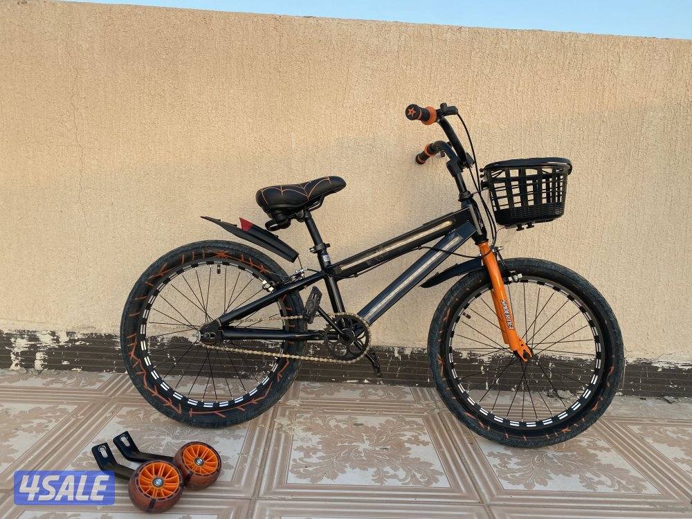سيكل للبيع استعمال نظيف (شهر) عجلات توزان للأطفال مع سلة مقعدة مريحه.2