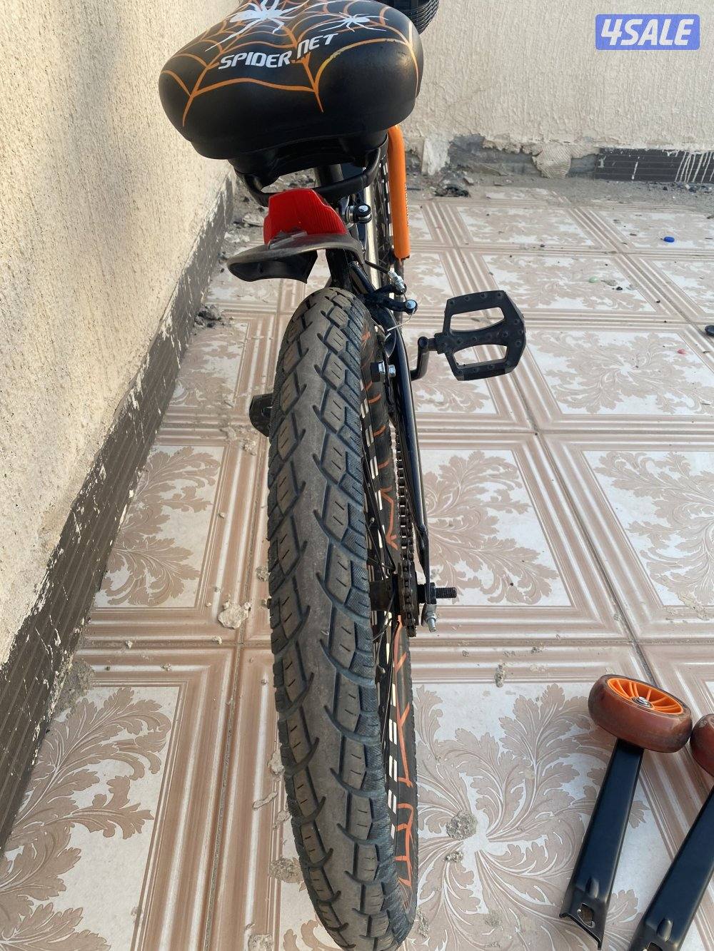 سيكل للبيع استعمال نظيف (شهر) عجلات توزان للأطفال مع سلة مقعدة مريحه.3