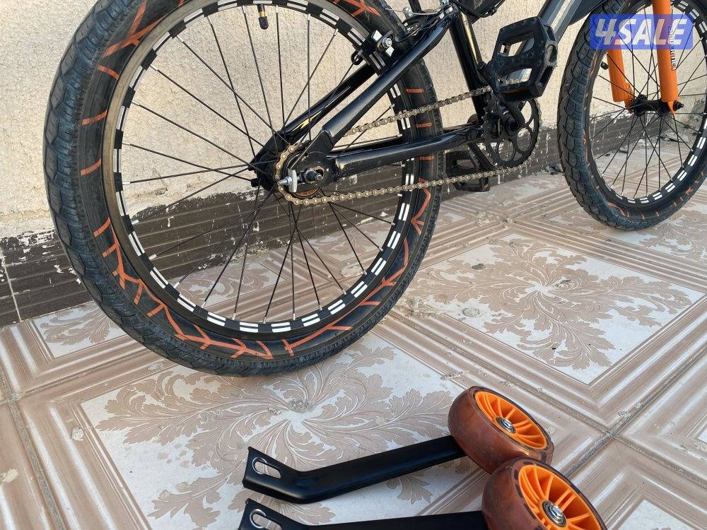 سيكل للبيع استعمال نظيف (شهر) عجلات توزان للأطفال مع سلة مقعدة مريحه.4