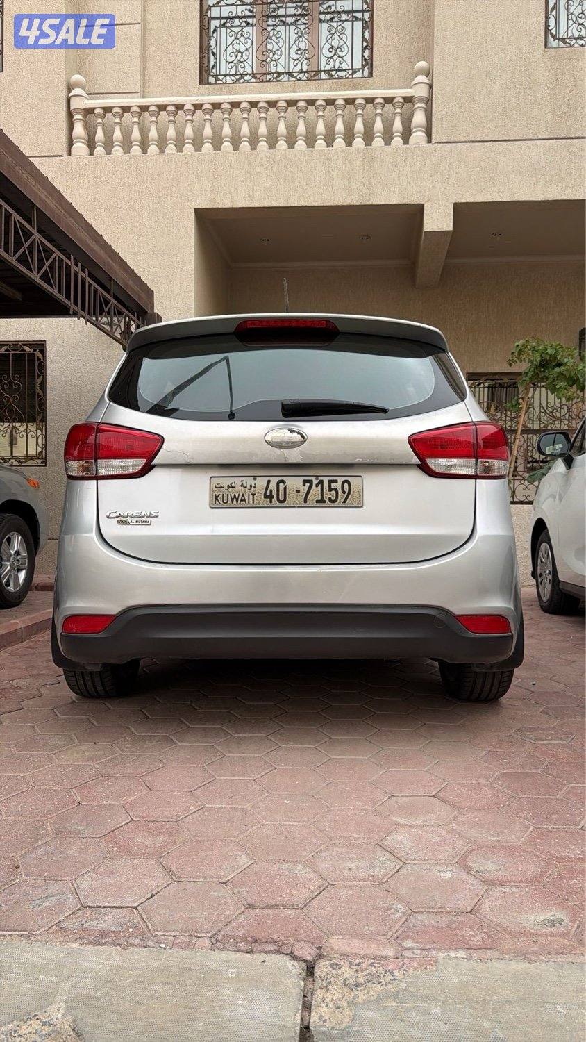 كيا كارينز 2015 نظيف جداً1