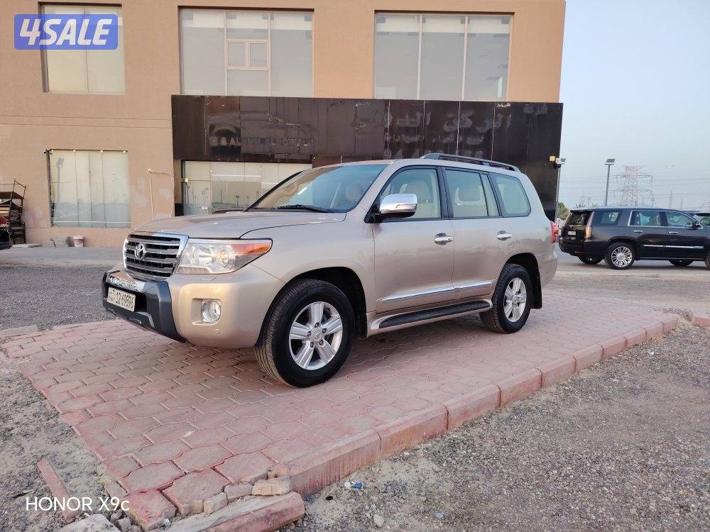 2014 Toyota لاند كروزر