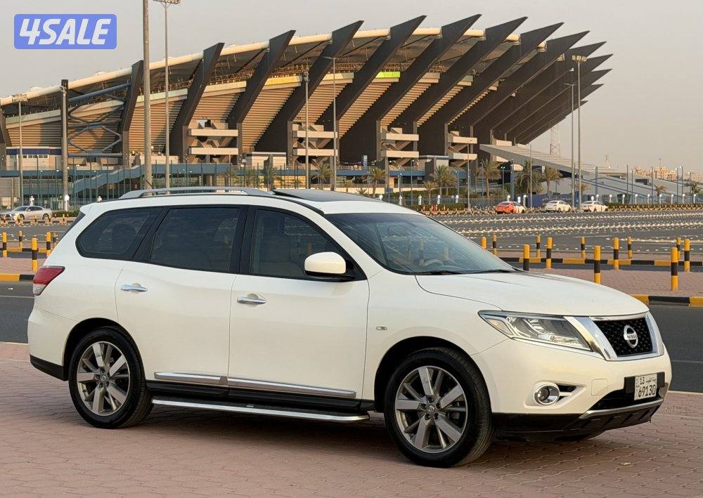 2015 نيسان Pathfinder