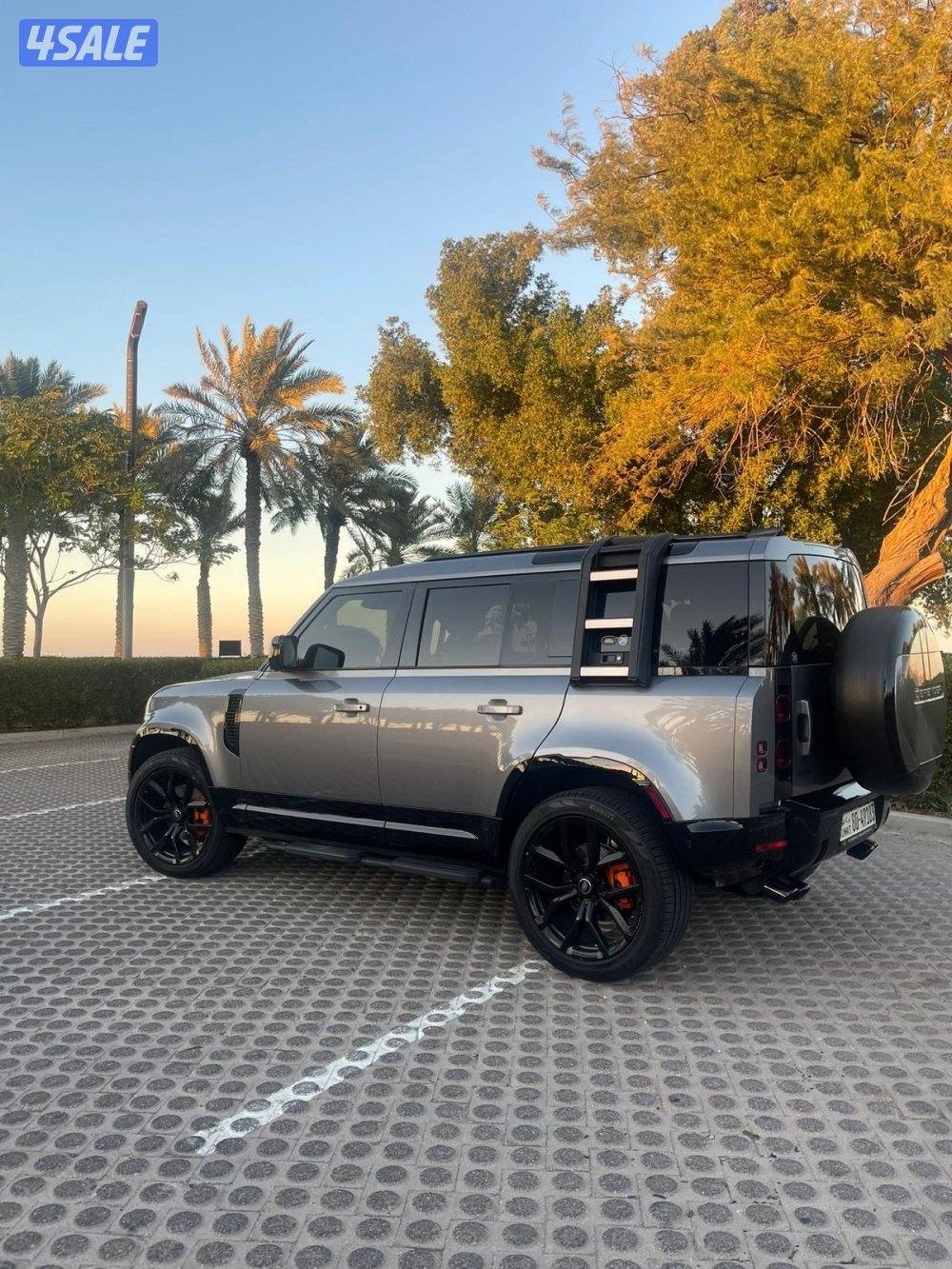 2020 لاند روفر Defender